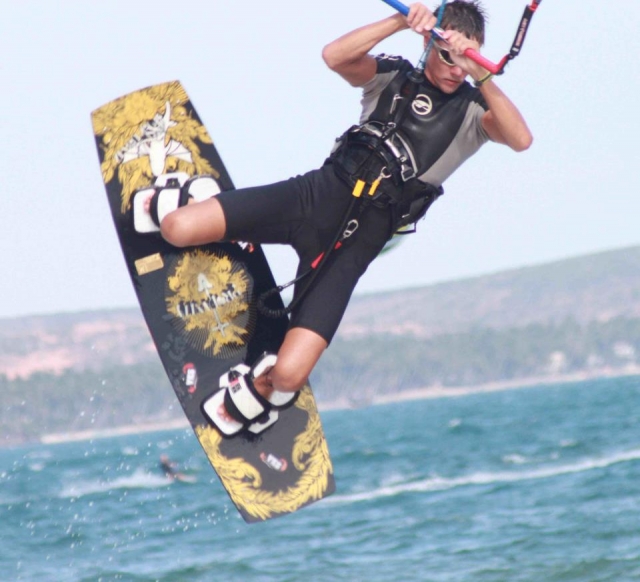  Kitesurf Jumping 